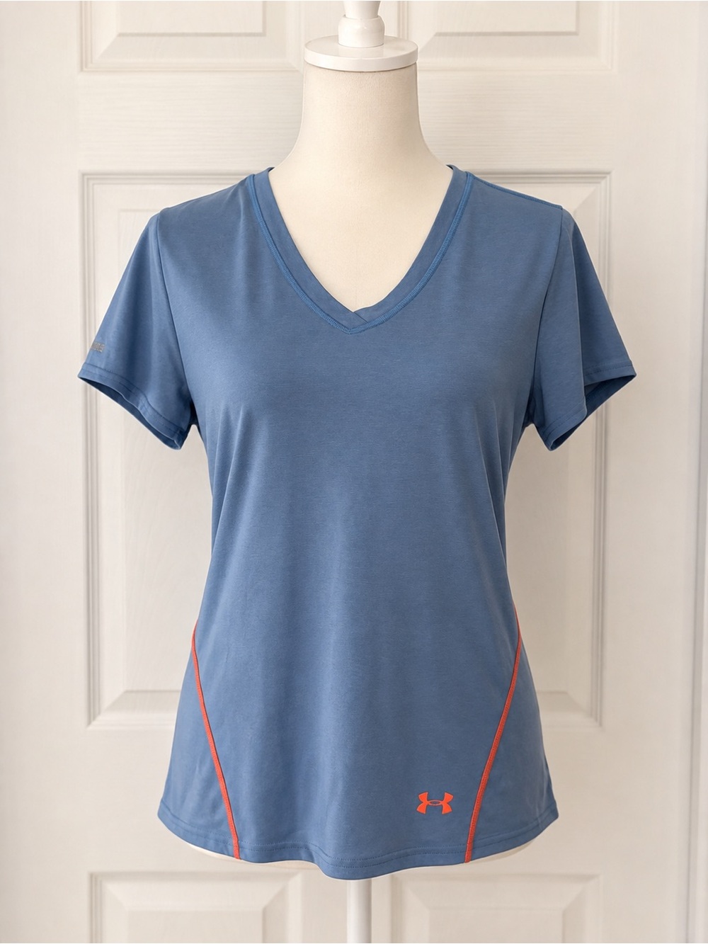 Under Armour Iso-Chill Blue V-Neck Athletic Top L